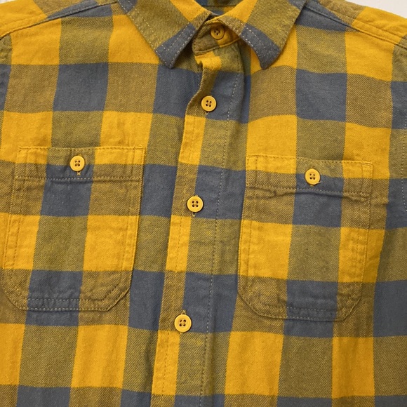 Bundle of 2 flannel shirts! - Picture 4 of 11
